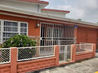 se vende amplia casa en heredia centro 