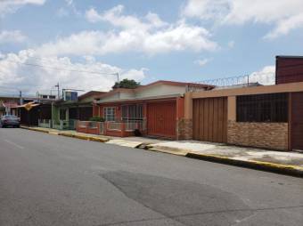 se vende amplia casa en heredia centro 