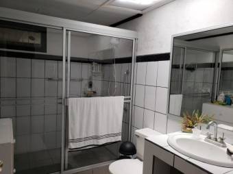 se vende amplia casa en heredia centro 