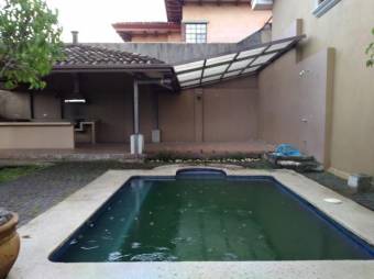 se vende hermosa y amplia casa cerca de mall oxigeno en san francisco de heredia 19-1329