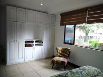 se vende hermosa y amplia casa cerca de mall oxigeno en san francisco de heredia 19-1329