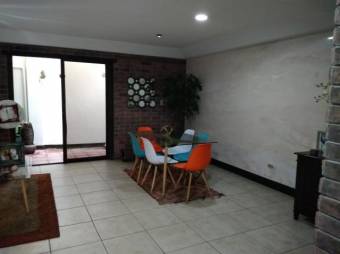 se vende hermosa y amplia casa cerca de mall oxigeno en san francisco de heredia 19-1329