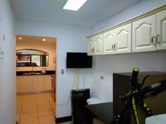 se vende hermosa y amplia casa cerca de mall oxigeno en san francisco de heredia 19-1329