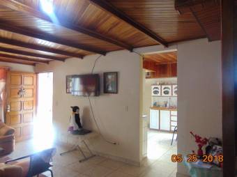 se vende hermosa casa con gran lote en san isidro vazques de coronado 20-504