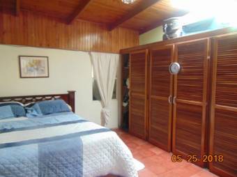 se vende hermosa casa con gran lote en san isidro vazques de coronado 20-504