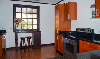 se vende espaciosa casa estilo colonial en san pablo de Heredia 20-505