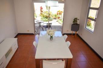 se vende espaciosa casa estilo colonial en san pablo de Heredia 20-505