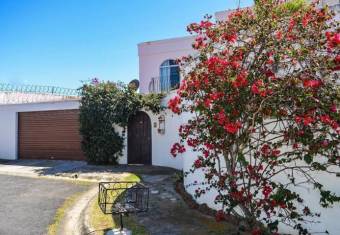 se vende espaciosa casa estilo colonial en san pablo de Heredia 20-505