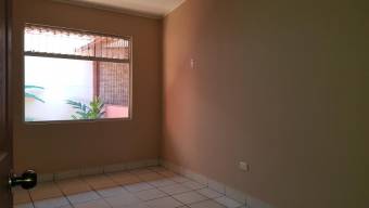 Compre su casa con excelente ubicacion en Alejuela Centro 20-394