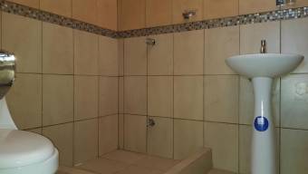 Compre su casa con excelente ubicacion en Alejuela Centro 20-394