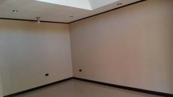 Compre su casa con excelente ubicacion en Alejuela Centro 20-394