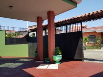 se vende espaciosa casa en alajuela centro con 3 parqueos 20-328 