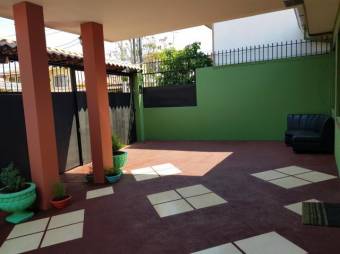 se vende espaciosa casa en alajuela centro con 3 parqueos 20-328 