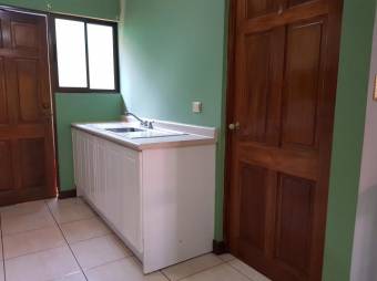 se vende espaciosa casa en alajuela centro con 3 parqueos 20-328 