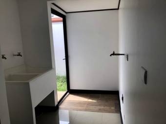 se vende casa con acabados modernos a estrenar en el coyol alajuela 20-346