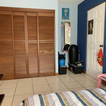 se vende casa en alajueal centro 20-522