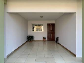 se vende casa en alajueal centro 20-522