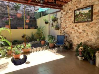 se vende casa en alajueal centro 20-522