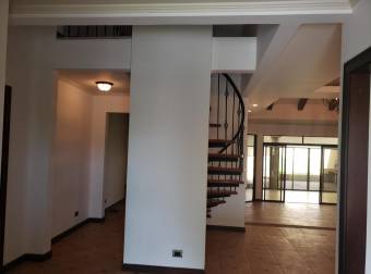 Venta de Casa en San Rafael de Escazú. 20-1056a