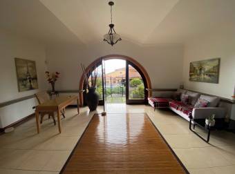 Se vende Hermosa casa en Exclusivo Residencial en Granadilla Curridabat