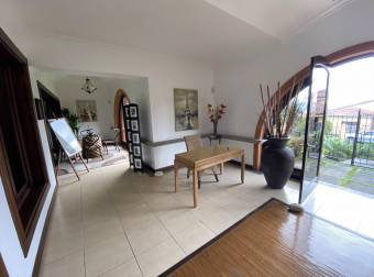 Se vende Hermosa casa en Exclusivo Residencial en Granadilla Curridabat