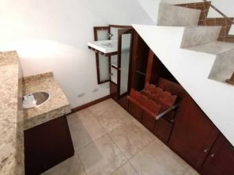 Se vende  espaciosa casa como nueva en Lindora 21-816