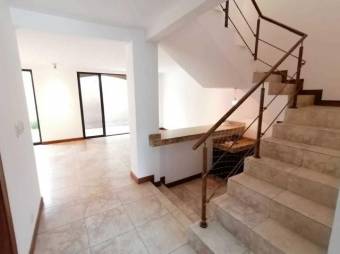 Se vende  espaciosa casa como nueva en Lindora 21-816