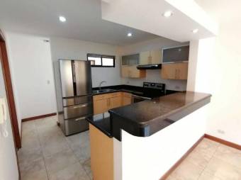 Se vende  espaciosa casa como nueva en Lindora 21-816