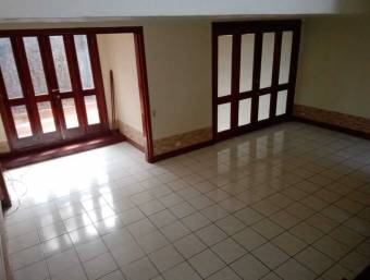House for sale in Curridabat, Ifreses. 2 parking spaces, 3 bedrooms, 2.5 baths.