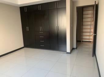 Venta de casa ubicada en  San José, Santa Ana, Residencial Los Cedros 