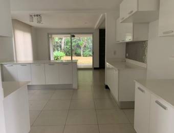 Venta de casa ubicada en San José, Escazú, Condominio Vistas de Escazú 