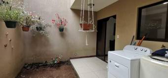 se vende   casa con excelente iluminacion natural  en Concepción de Tres Río 21-1229