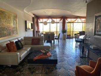 Venta de Apartamento en Escazú Centro. 20-458a 