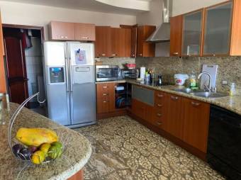 Venta de Apartamento en Escazú Centro. 20-458a 