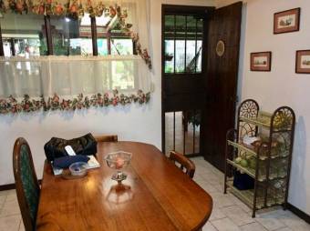 Venta de Casa en San Joaquín de las Flores, Heredia. 21-438a