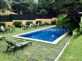 Venta de Casa en Guachipelín, Escazú. 21-701a