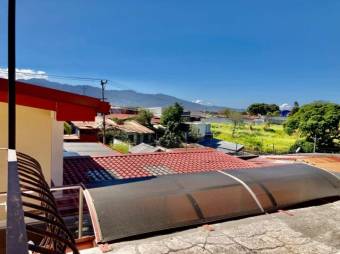 se vende espaciosa casa con bodega  y horno para pizza en Desamparados Alajuela 21-1232