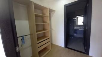 se vende moderno apartamento en exclusivo condominio en Santa Ana Centro 21-1263