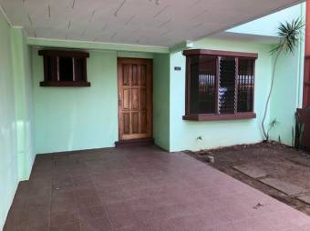 se alquila espaciosa casa en ulloa heredia 21-1382