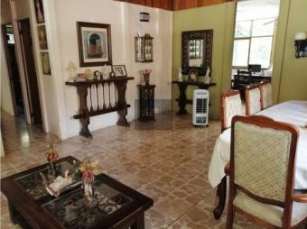 V#72 Atractiva Quinta en venta/ Atenas