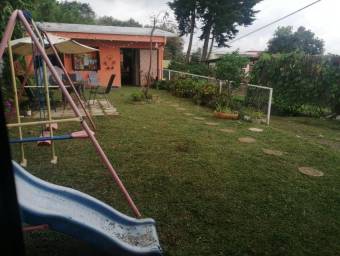  Se vende casa rodeada de zonas verdes en Heredia 22-869