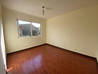  Se vende hermosa casa, con patio amplio en San Francisco de Heredia 22-1578