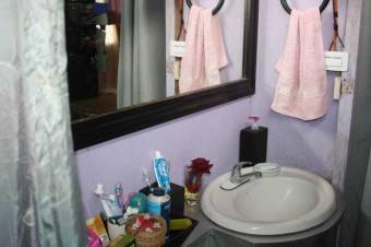 Comoda casa de 2 Niveles en Venta, Guapiles Centro       CG-21-978