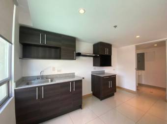 Se alquila hermosa apartamento con muchas amenidades en San José 22-1532