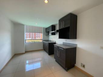 Se alquila hermosa apartamento con muchas amenidades en San José 22-1532