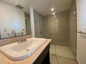 Se alquila hermosa apartamento con muchas amenidades en San José 22-1532