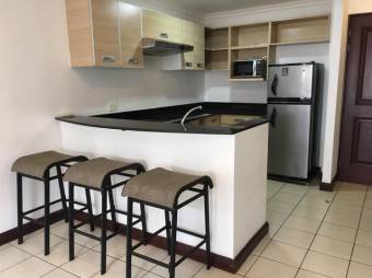 Se alquila apartamento en Santa Ana, completamente amoblado. 22-1383