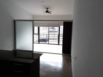 Se alquila apartamento con muchas amenidades en Santa Ana 22-1202