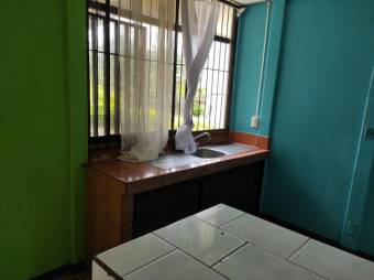 Amplia y Comoda casa en Venta, Guapiles Centro       CG-20-1208