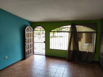 Amplia y Comoda casa en Venta, Guapiles Centro       CG-20-1208